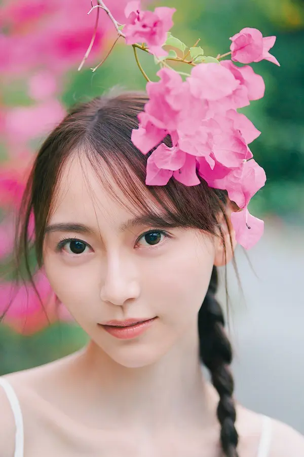 弓木奈於さん1st写真集『天使だったのか』